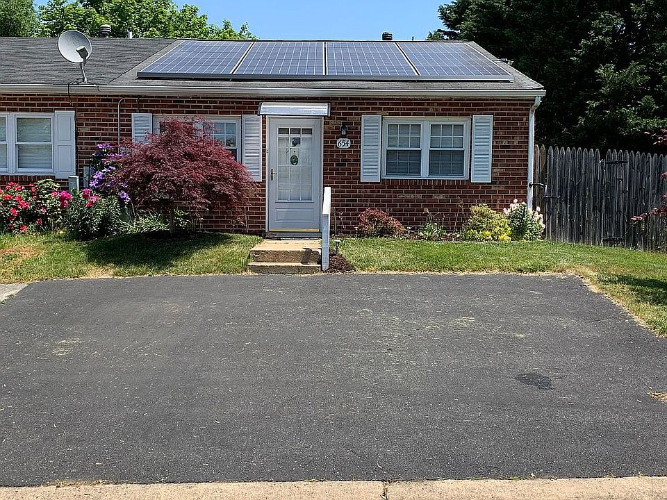 1st image of 654 Walden Ct
