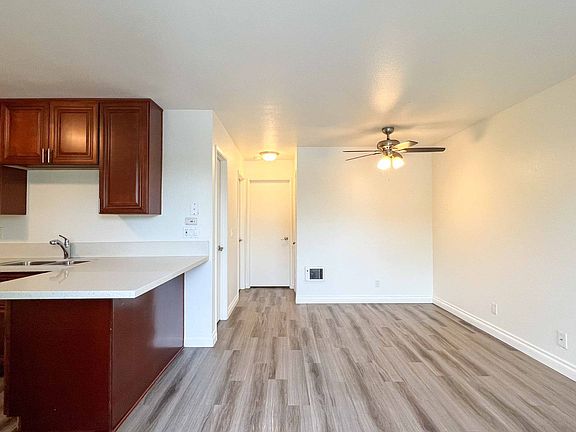 5th image of 4960-4970 Auburn Dr #4960-03