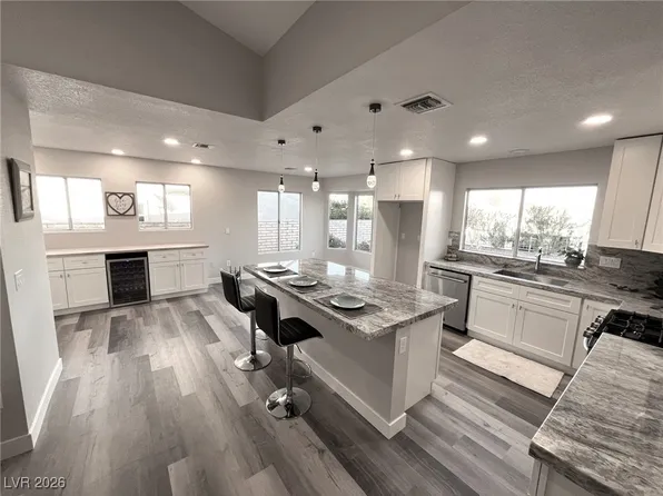 2836 Bluff Point Dr, Las Vegas, NV 89134