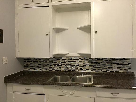 4th image of 1630 College Ave
