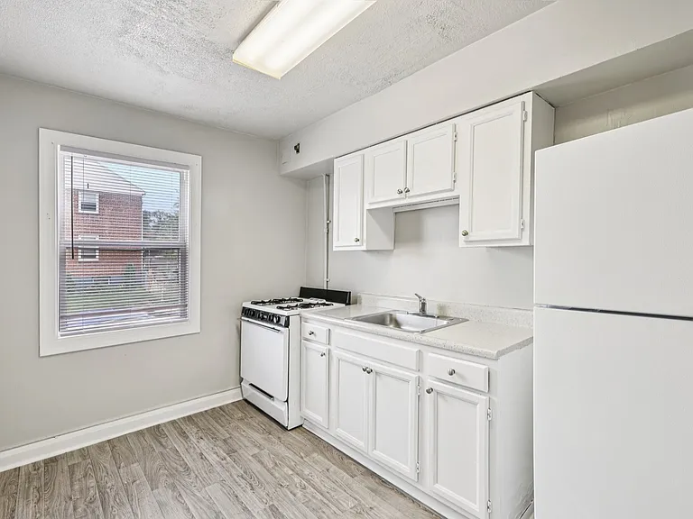 Oaklee Village Apartments — Photo 80