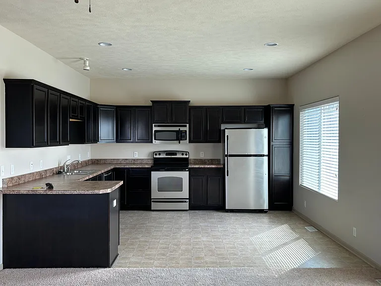 16411 Camden Ave — Photo 4