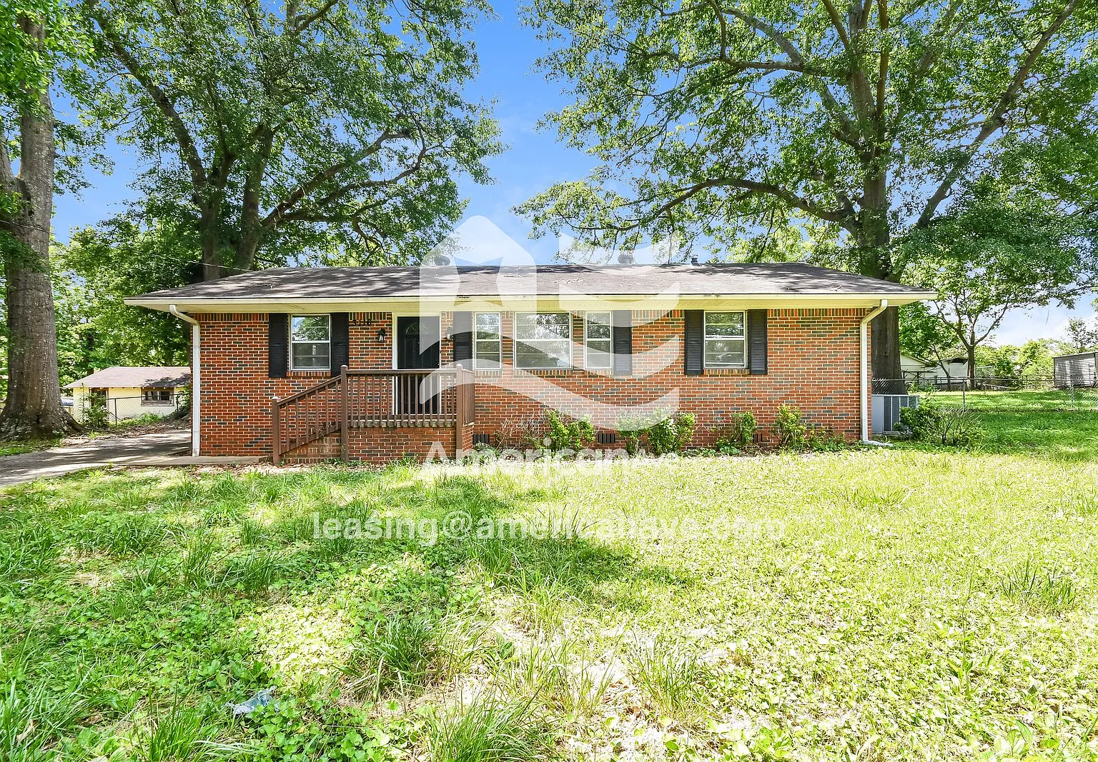 3 bed, 1.5 bath, 1284 sqft, $1,265 — Photo 1