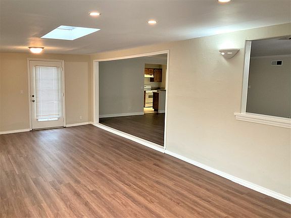 3rd image of 22922 Runnymede St