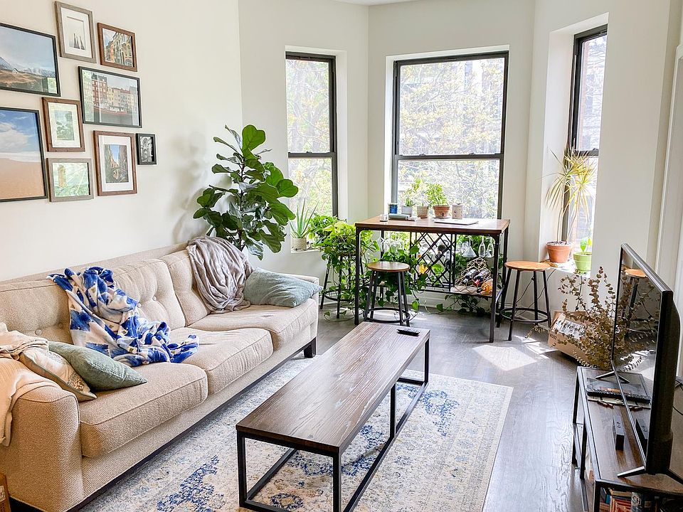 1st image of 2852 W Shakespeare Ave APT 2