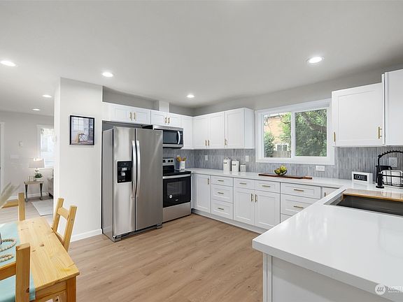 4th image of 10639 Sheridan Avenue S