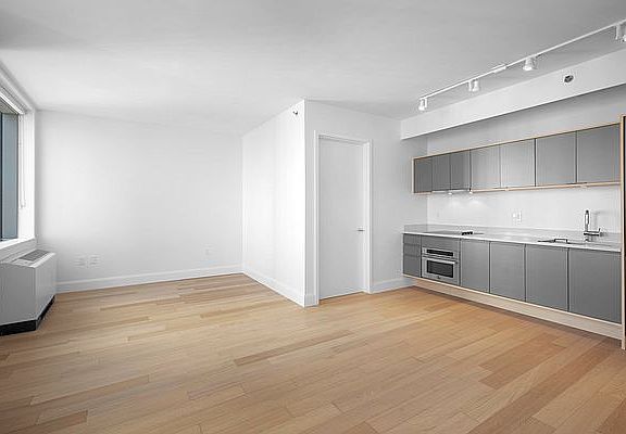 3rd image of 10 City Pt APT 34A
