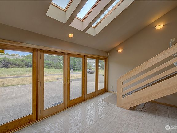 3rd image of 21705 Pacific Way