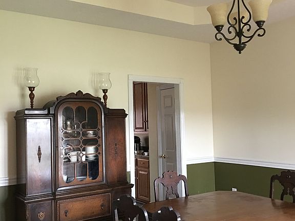3rd image of 572 Farmer Ln