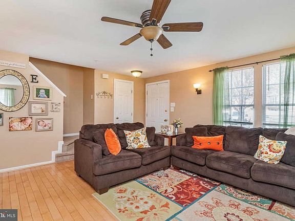 4th image of 929 Gainsborough Ct #929