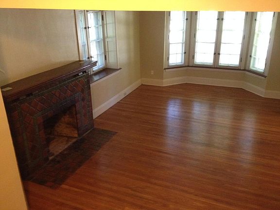2nd image of 2946 Meadowbrook Blvd