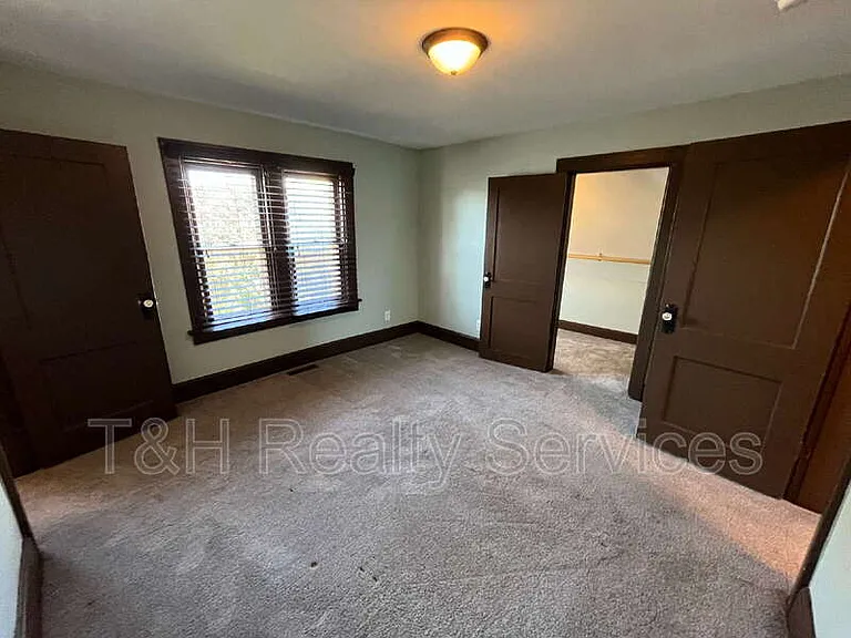 932 E Morris St — Photo 19