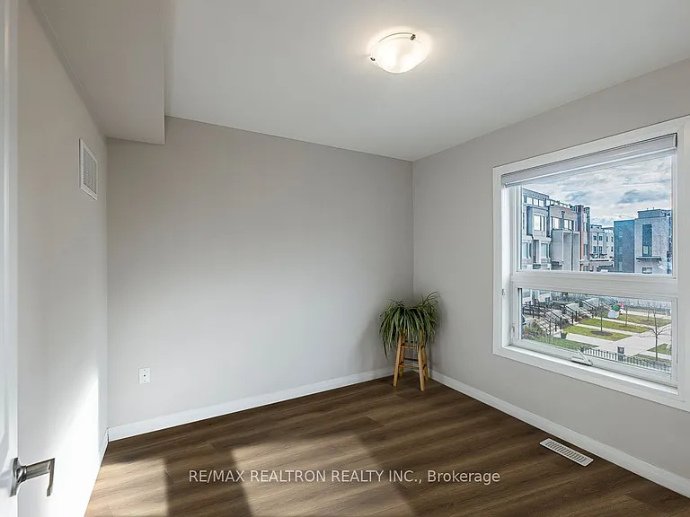 213 Downsview Park Blvd — Photo 41