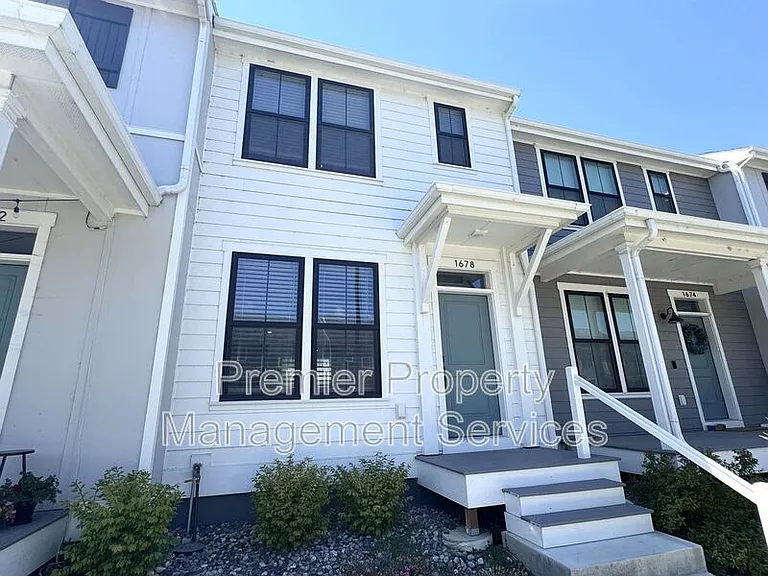 1678 Saint George Blvd — Photo 1