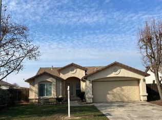 1151 Morgan Dr, Kingsburg, CA 93631