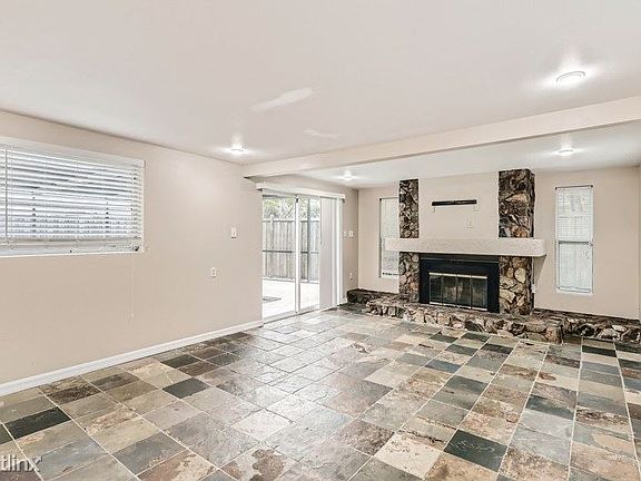 4th image of 3028 Desoto Way S