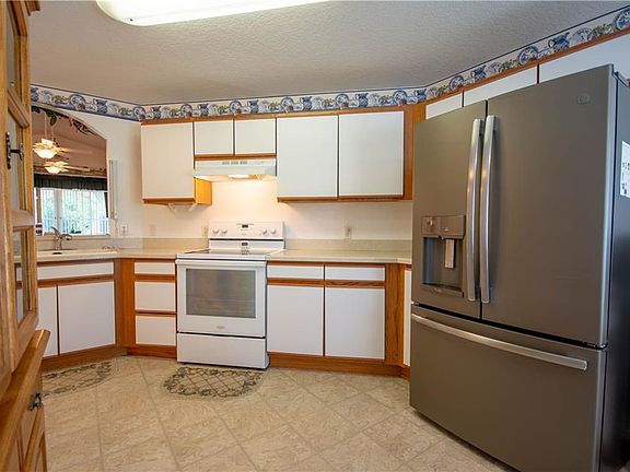 4th image of 805 High Vista Dr