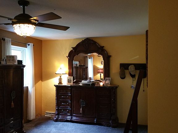 4th image of 1729 Surrey Ln