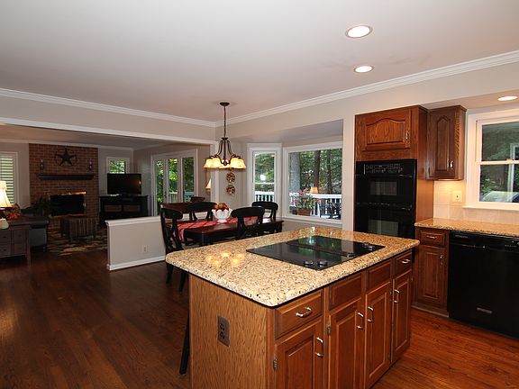 5th image of 10107 Crooked Creek Ct