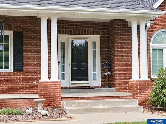 3rd image of 3201 Crown Pointe Rd