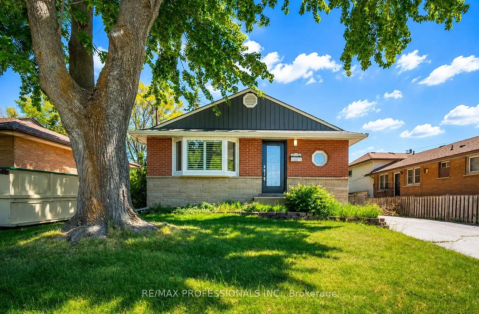 1327 Royal Dr — Photo 1
