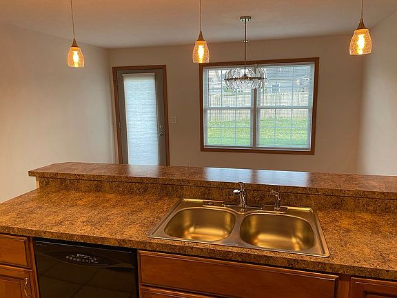 Kitchen/dinette.