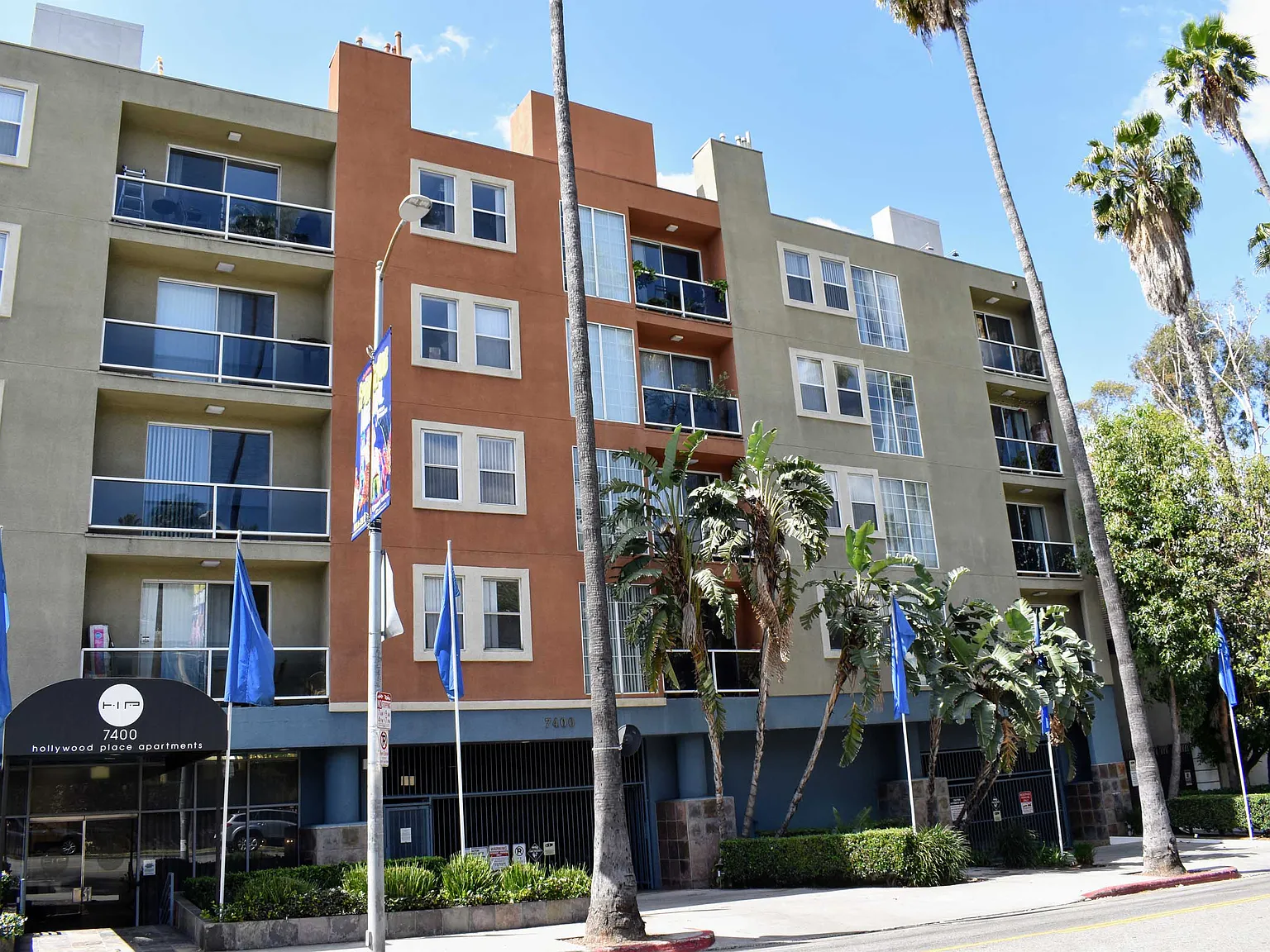 Hollywood Place — Photo 2