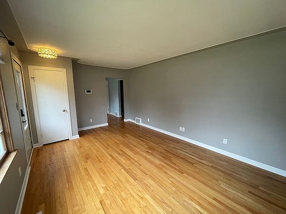 4th image of 3287 34th St SW
