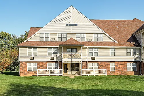 Town & Country Apartments Photo 1