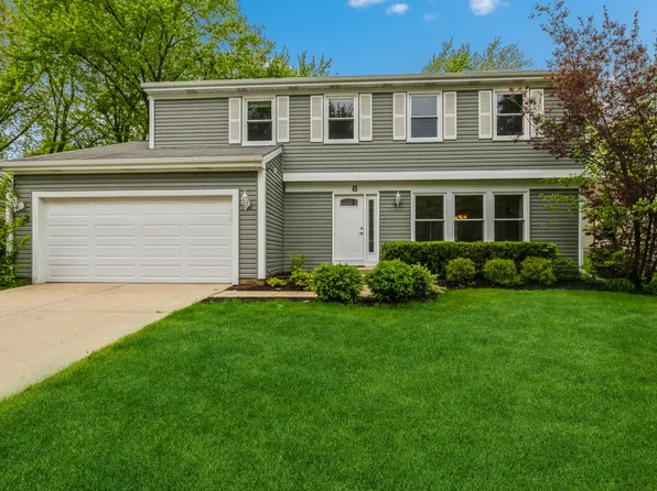 8 Alexandria Dr, Vernon Hills, IL 60061