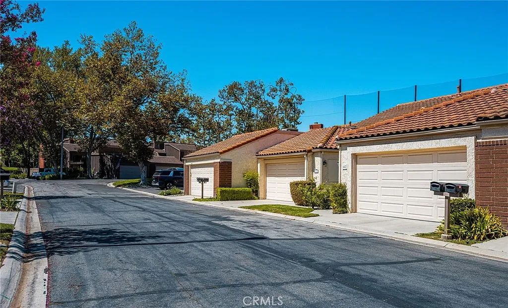 3 bed, 2134 sqft, $4,950 — Photo 2