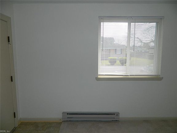 5th image of 4131 Everett St #A