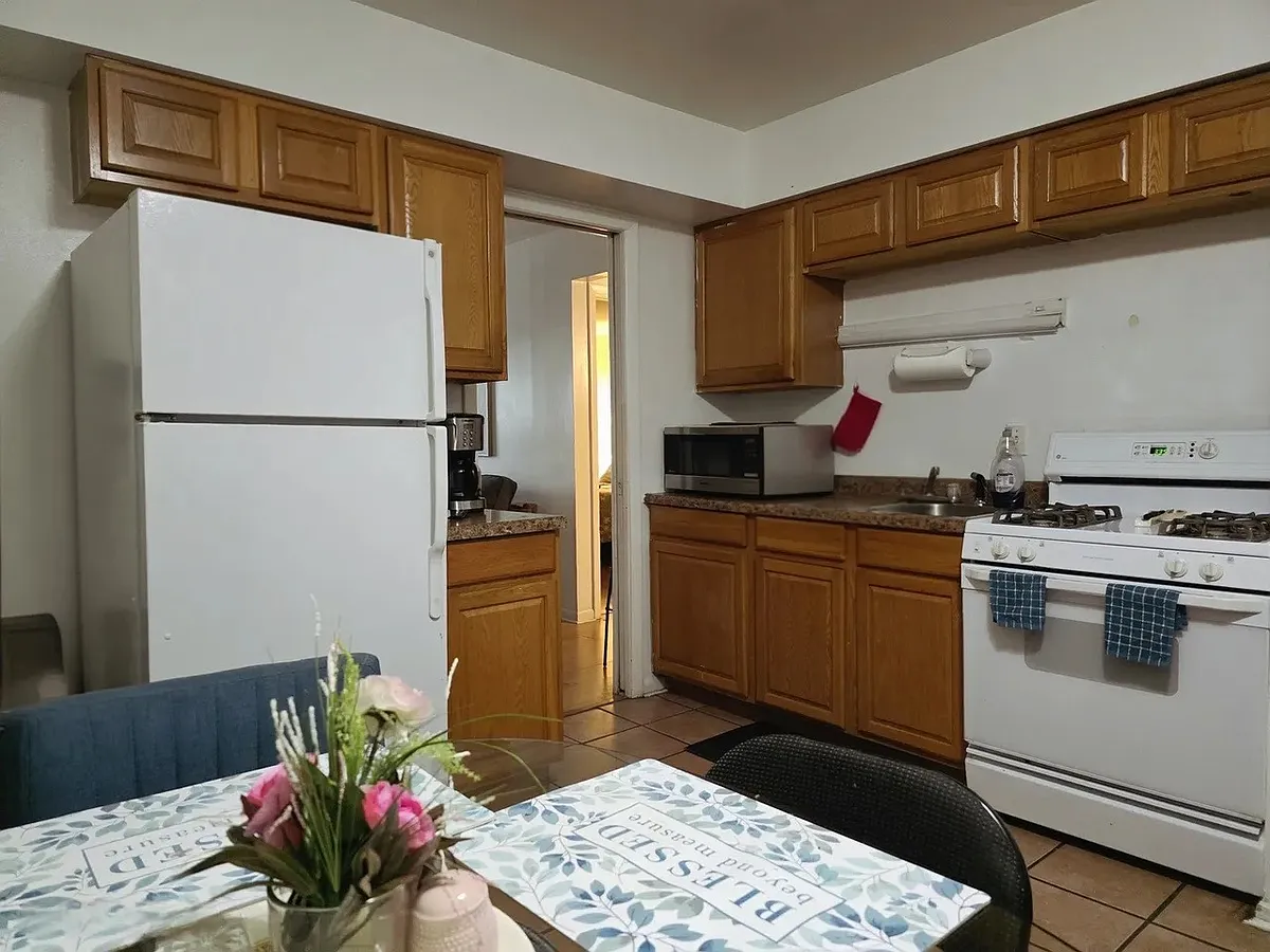 Building Photo - 14514 Cottage Grove Ave #2N