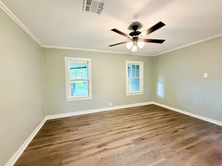 526 1/2 Evangeline Dr — Photo 5