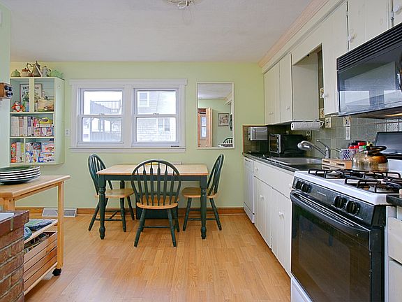 4th image of 36 Tewksbury St #2