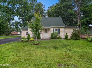 17 Jennifer Rd, Glenville, NY 12302
