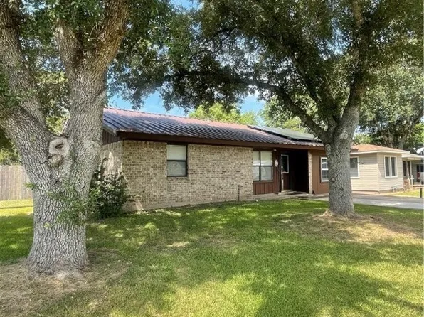 810 S 2nd St, Ganado, TX 77962