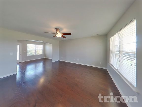 4th image of 323 Stratford Park Blvd