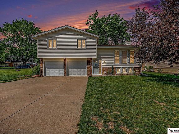 2nd image of 360 Windsor Dr