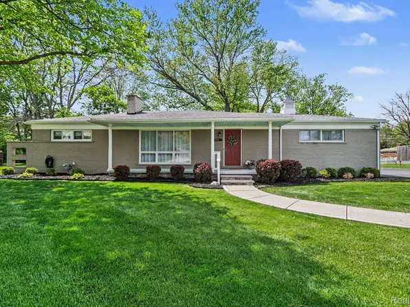 27991 Green Willow St, Farmington Hills, MI 48331