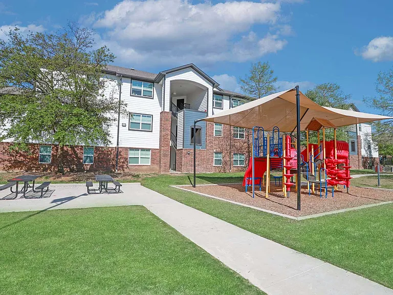 Worthington Point Apartments — Photo 13
