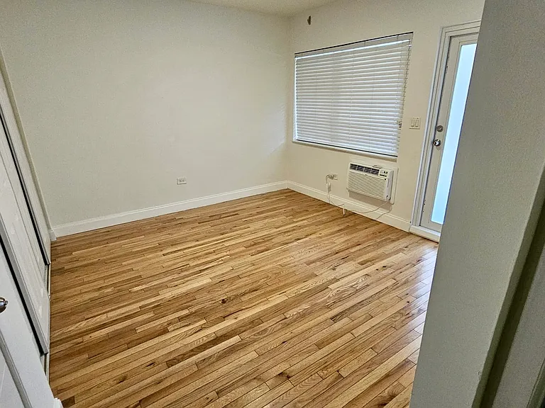 9005 NE 8th Ave #8 — Photo 4