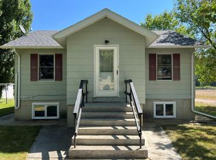 971 W River Rd, Worland, WY 82401