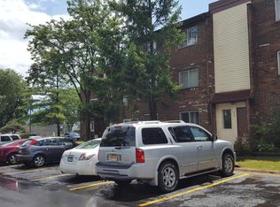 490 Pleasant Run Dr, Wheeling, IL 60090