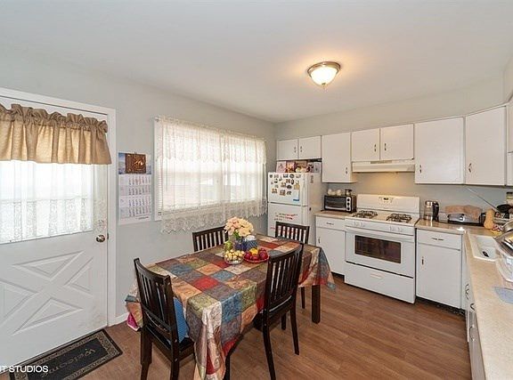 5th image of 9882 Garden Ct