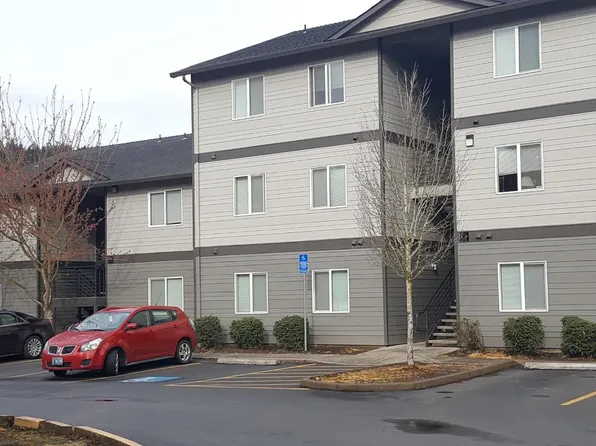 231 Pioneer Dr APT F, Silverton, OR 97381