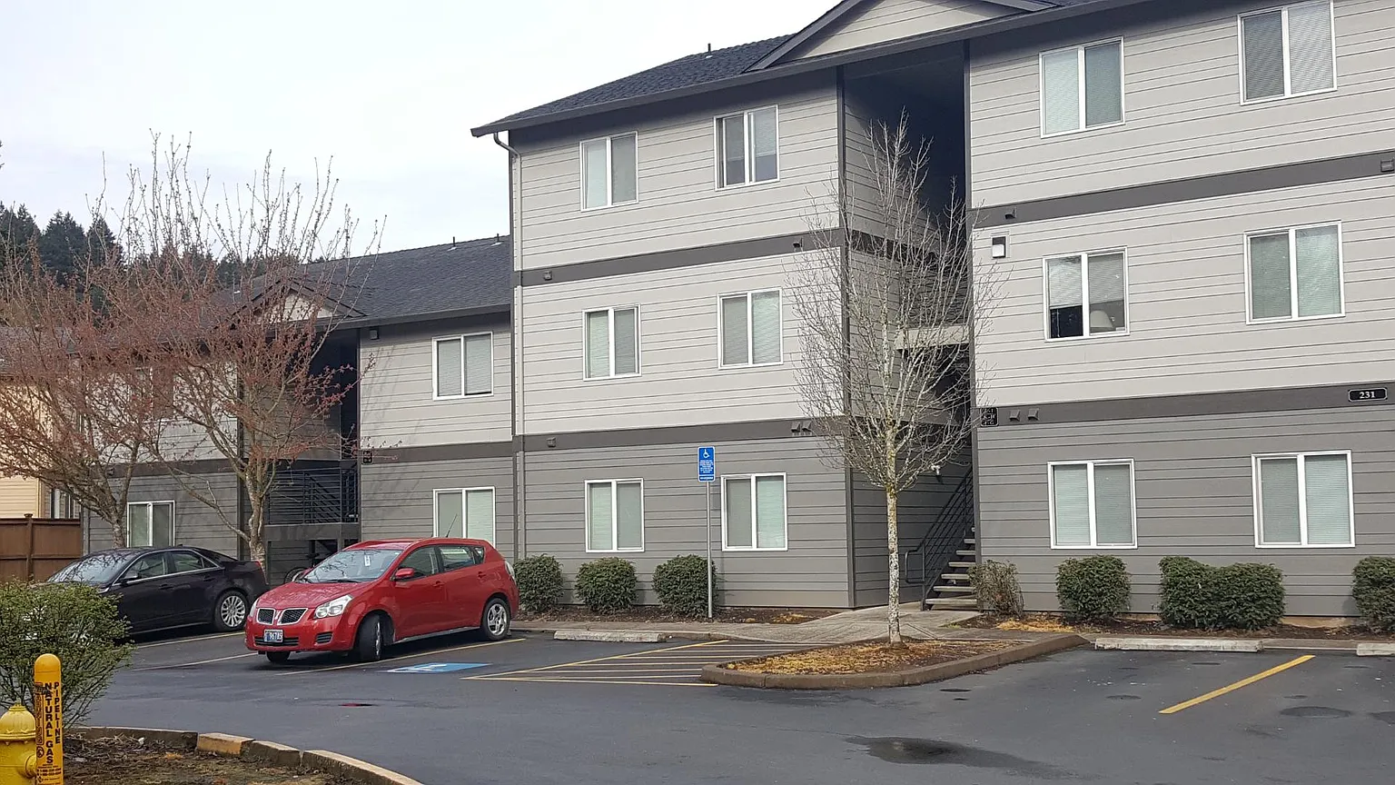 231 Pioneer Dr APT F photo 1