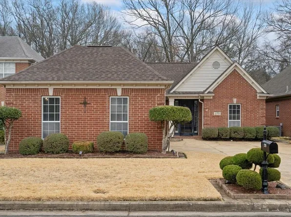 270 Fountain River Dr, Memphis, TN 38120