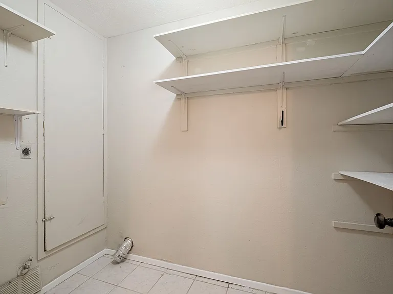 8900 Pocono Cv — Photo 12