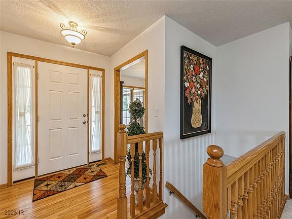 3rd image of 7315 Oakwood Dr